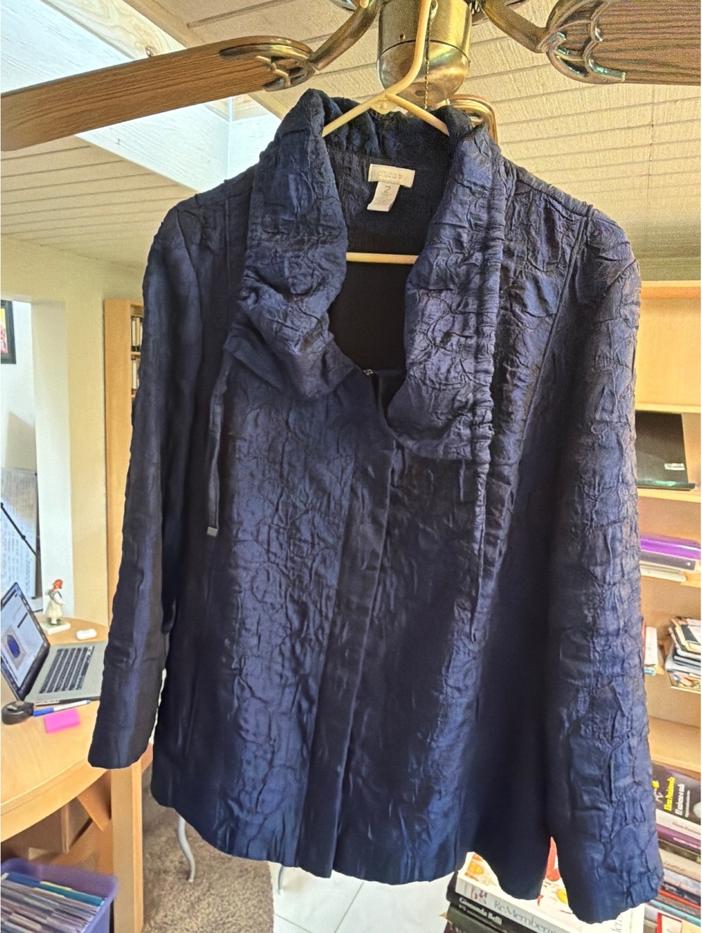 Chico’s blue crinkled pattern zip up jacket